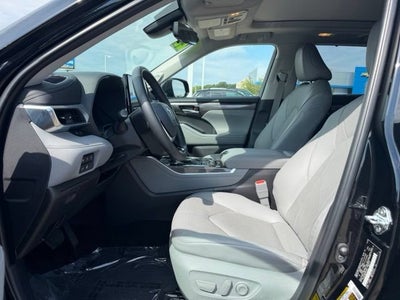 2025 Toyota Highlander LE