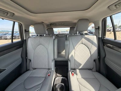 2025 Toyota Highlander LE