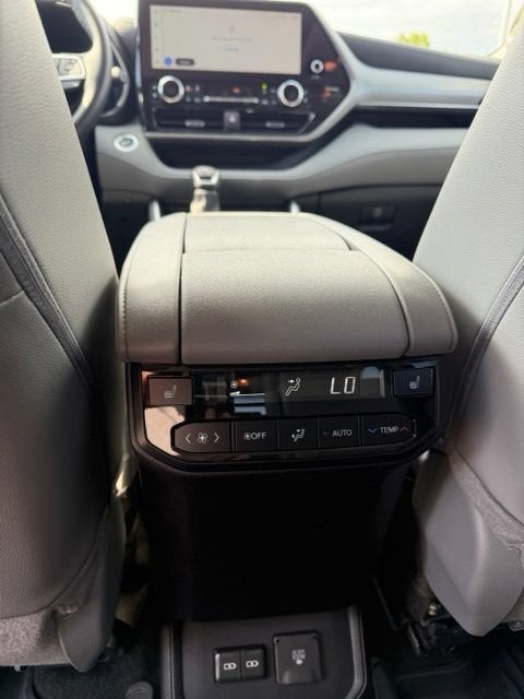 2025 Toyota Highlander LE