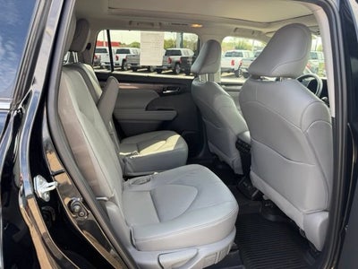 2025 Toyota Highlander LE