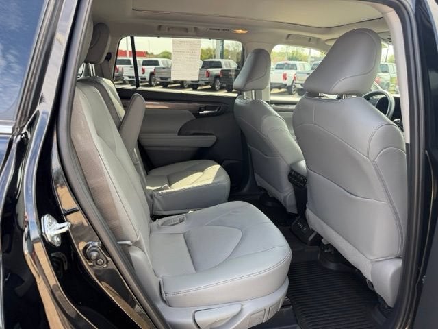 2025 Toyota Highlander LE