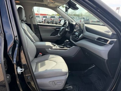 2025 Toyota Highlander LE