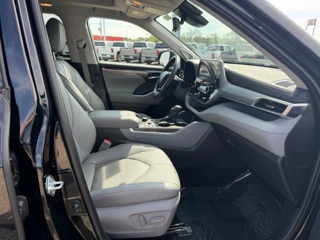 2025 Toyota Highlander LE