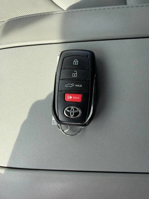 2025 Toyota Highlander LE