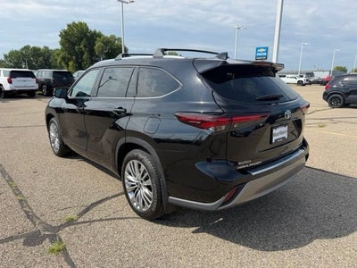 2025 Toyota Highlander LE
