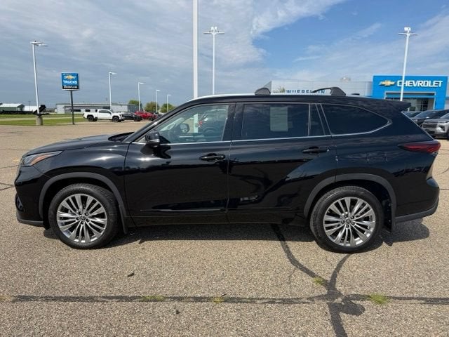 2025 Toyota Highlander LE