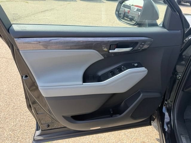 2025 Toyota Highlander LE