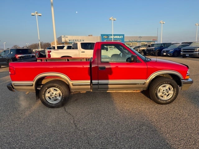 Used 1999 Chevrolet S-10 LS with VIN 1GCDT14X2X8192846 for sale in Albert Lea, Minnesota